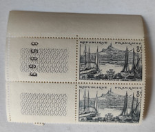 FRANCE 1955 n° 1037 MARSEILLE 2 timbres +bord de feuille numérotée NUANCES.