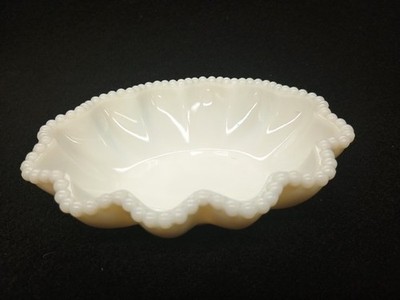 Westmoreland BE-1 Milk Glass Bowl Scalloped Beaded Crimped Candy Dish MLKB93
