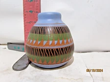 NAVAJO LITTLE POTTERY JUG -SIGNED NEZ / SMILEY FACE / NAVAJO