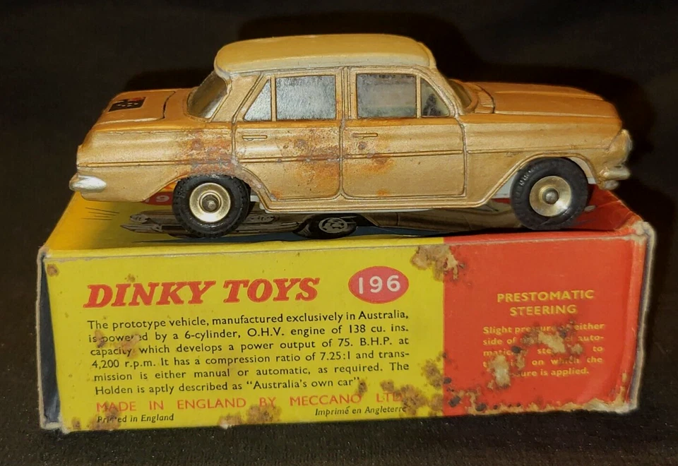 VINTAGE CAST IRON 196 HOLDEN SPECIAL SEDAN DINKY SUPERTOYS ENGLAND MECCANO 1950 - Image 4 of 4