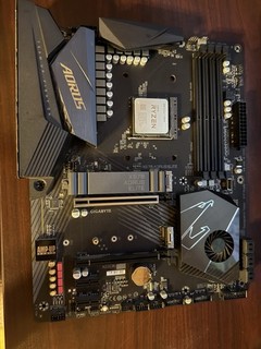 gigabyte x570 aorus elite con CPU AMD
