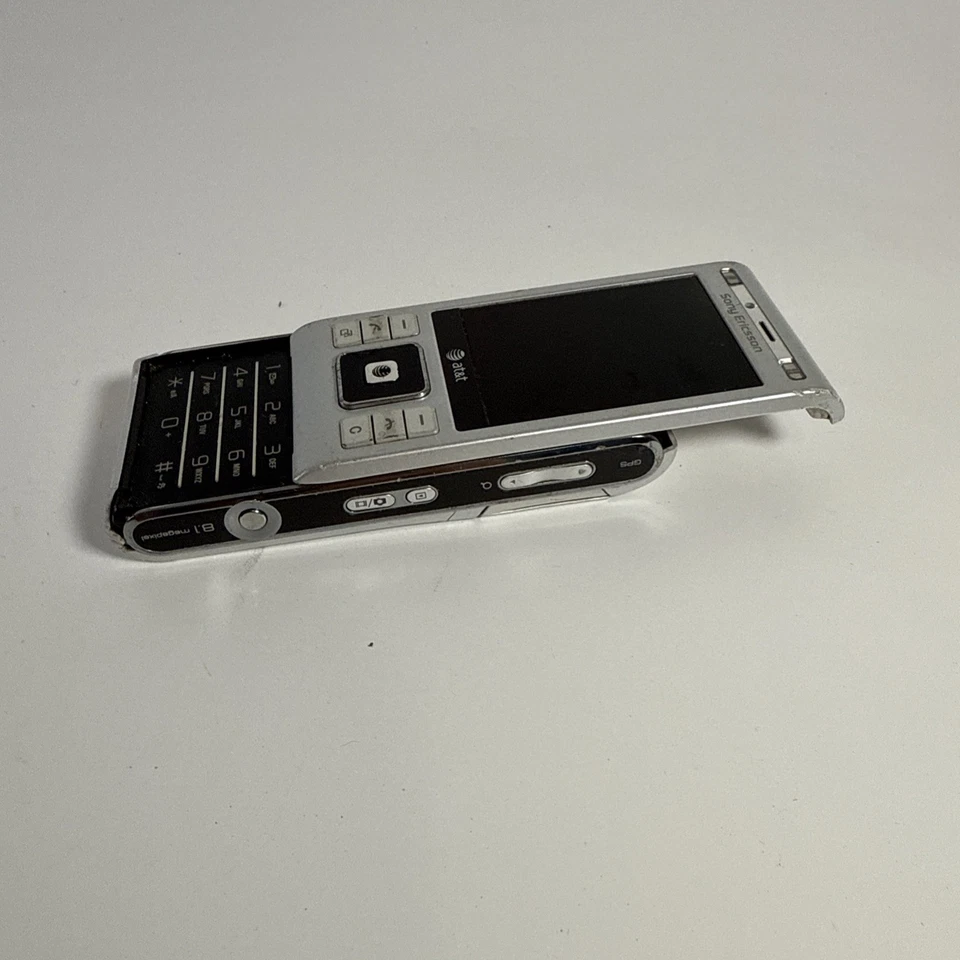 Teléfono celular Sony Ericsson Cyber-shot C905a plateado (AT&T) raro Foto 4 de 4