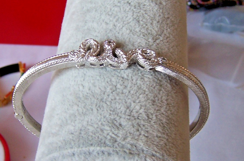 JUDITH RIPKA 'LIVE' SILVER CUFF SIZE M 7.5 NWOT - Picture 3 of 9