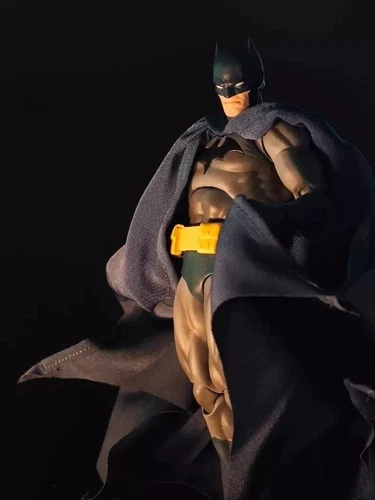 In Stock CT Toys MAFEX No.105 Hush Batman Blue Ver. Action Figure New iN Boxed image 4