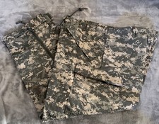 GENUINE II OCP CAMOUFLAGE EXTREME COLD WEATHER TROUSERS. SIZE LARGE-REGULAR