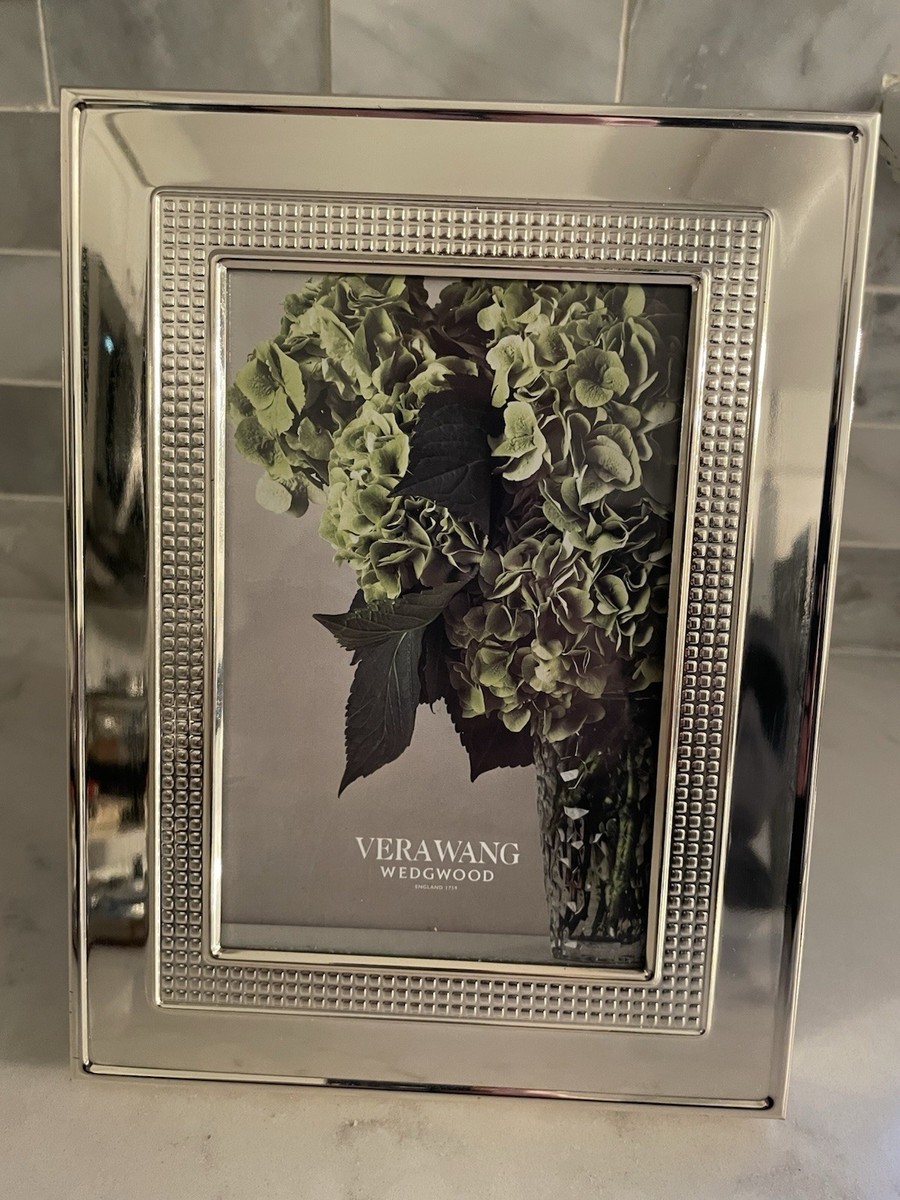 Vera Wang PHOTO FRAME Blanc Sur Blanc WEDGWOOD 5x7 Picture SILVER