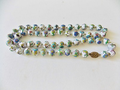 FINE VINTAGE ANTIQUE CHINESE CLOISONNE NECKLACE WHITE MULTI COLOR FLOWERS NICE