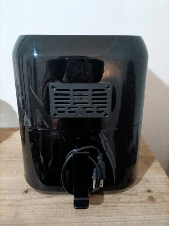 Freidora de aire negra AICOK modelo KZ-6011 usada Foto 3 de 4