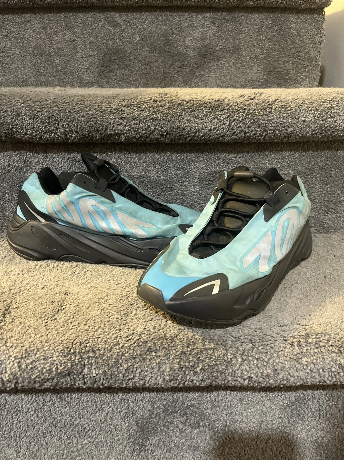 Taglia 11 Adidas Yeezy Boost 700 MNVN ciano brillante