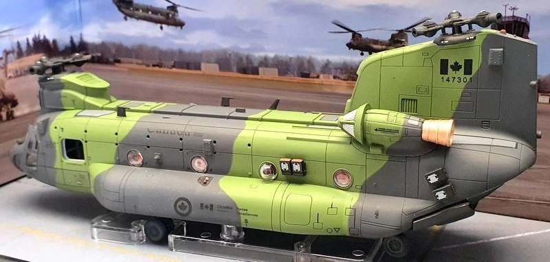 Forces of Valor 1/72 Scale 821005C - RCAF Boeing Chinook CH-147F - Bild 2 von 4