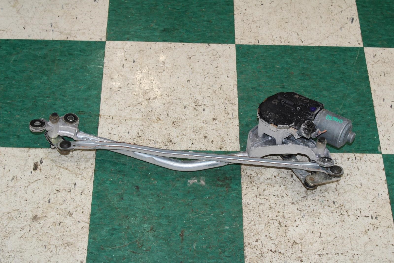 Bentley Continental GT 2019-2024 Front Windshield wiper assembly