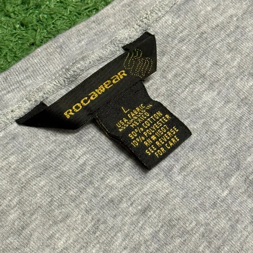 Camiseta vintage Y2K Rocawear Spellout gris talla: grande Foto 2 de 4