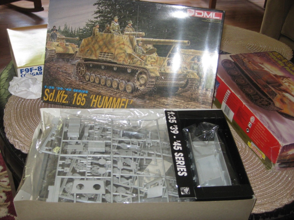 MIB Sd.Kfz. 165 'Hummel' by Dragon '39-'45 Series in 1/35 scale