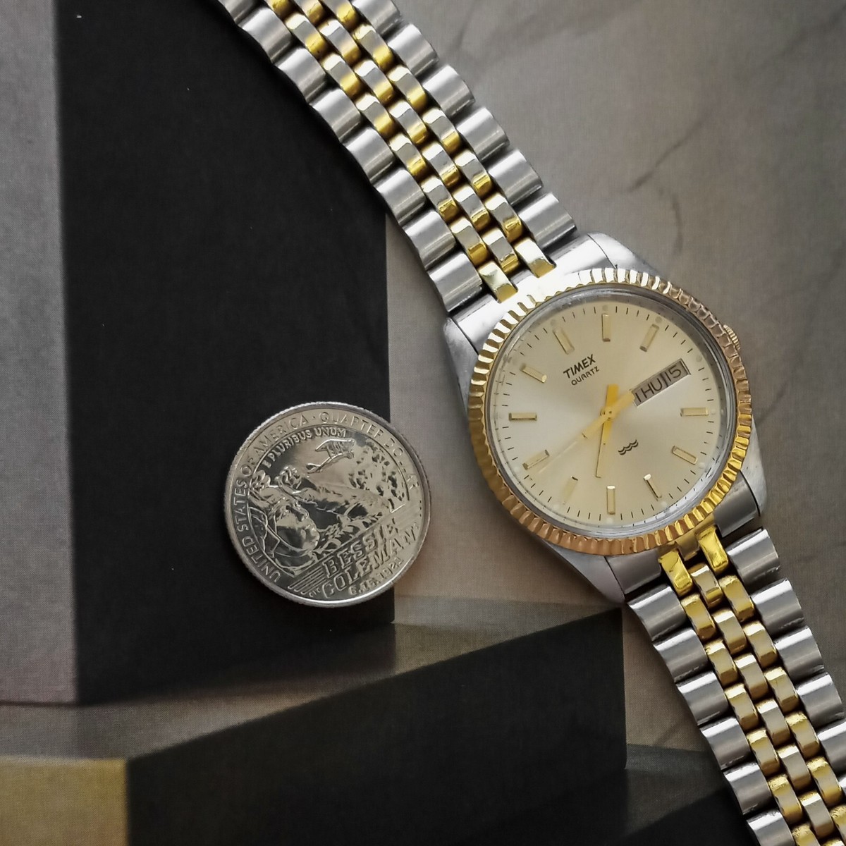 Vintage TIMEX 34mm Oyster Style Day Date 2 Tone Quartz Watch Vintage TIMEX 34mm Oyster Style Day Date 2 Tone Quartz Watch
