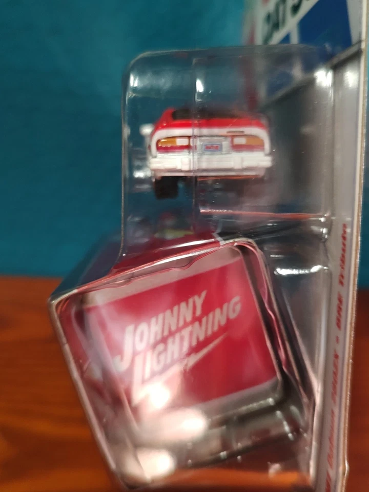 2024 JOHNNY LIGHTNING 1981 DATSUN 280ZX BRE TRIBUTE STORAGE TIN REL 1 VS A NO 1 - Image 4 of 4