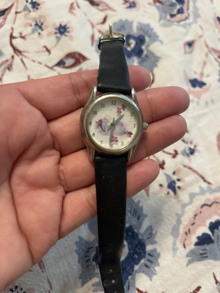 Reloj Eeyore exclusivo de Disney con mariposas voladoras en movimiento con batería nueva Foto 2 de 4
