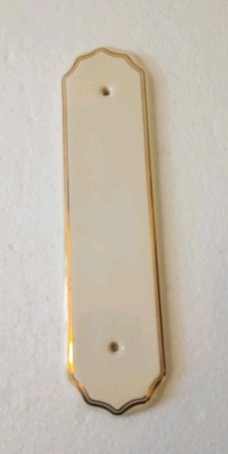 A Pair of B.E.L Products Vintage Ceramic Cream & Gold Pattern Door Finger Plates - Picture 3 of 5