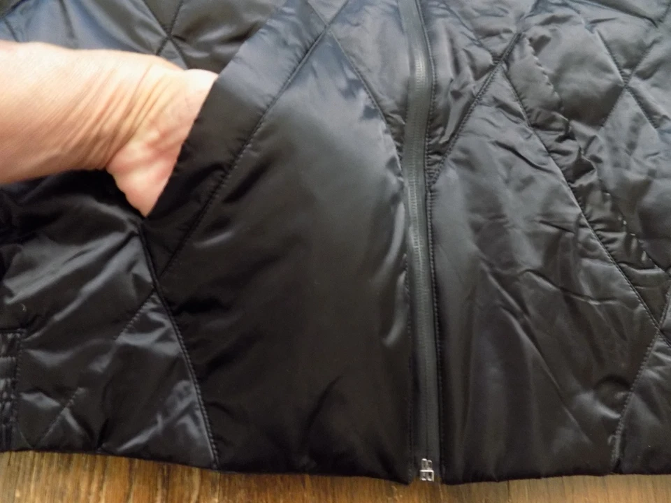 Chanel Black Satin Quilted Puffer Bomber Cropped Jacket Gold Mandarin & cuffs 36 - Image 4 of 4