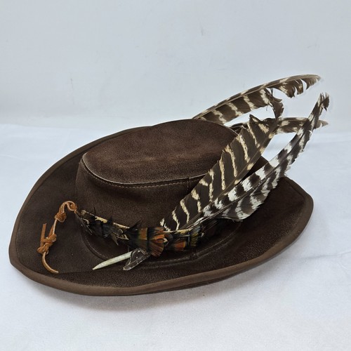 DE COLECCIÓN SKULLYS HENSCHELL MARRÓN GAMUZA CUERO SOMBRERO WESTERN CON PLUMAS EE. UU. TALLA L - Imagen 4 de 7