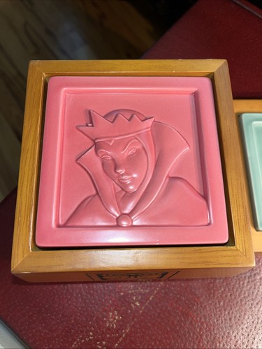 DISNEY STORE geprägte Keramik Untersetzer Set SCHNEEWITTCHEN in hochwertiger Holzbox - Bild 3 von 9