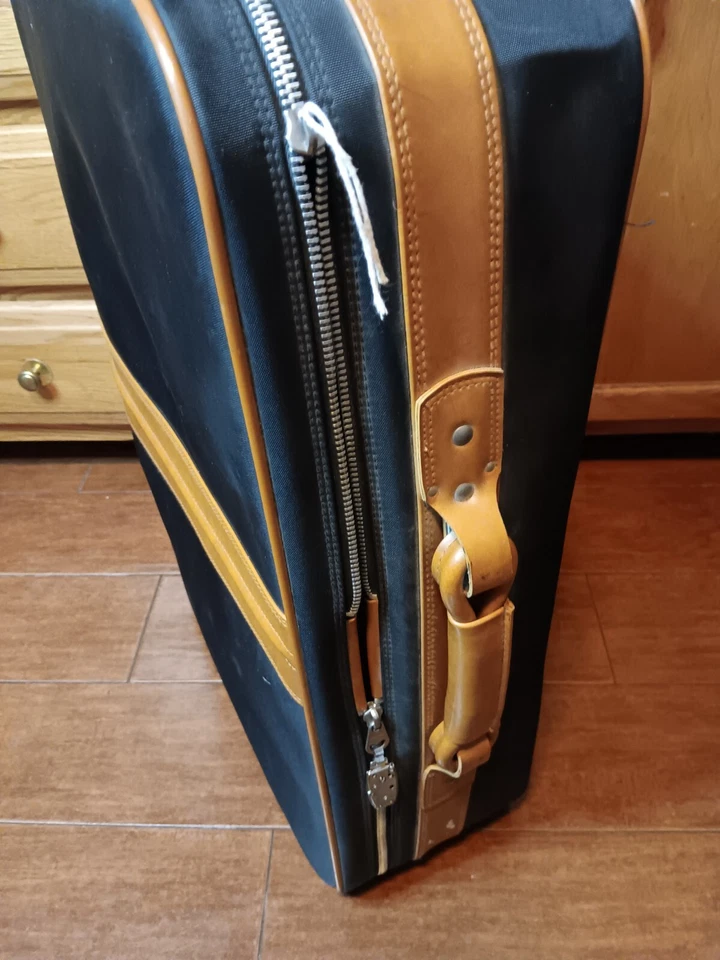 Juego de 4 maletas de equipaje Ambassador Design con adornos de cuero negro/marrón Foto 3 de 4