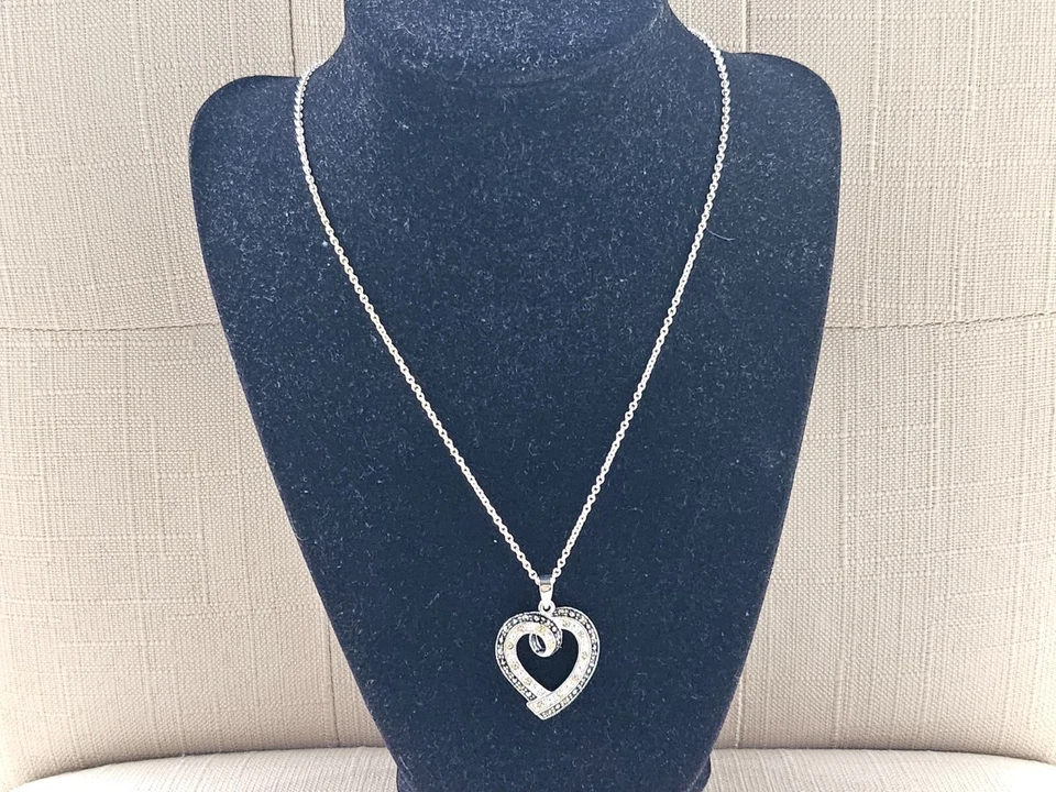 Collar Mujer Swarovski Marcasita Forma Corazón Colgante Plateado Joyería Nuevo con Etiquetas Foto 3 de 4