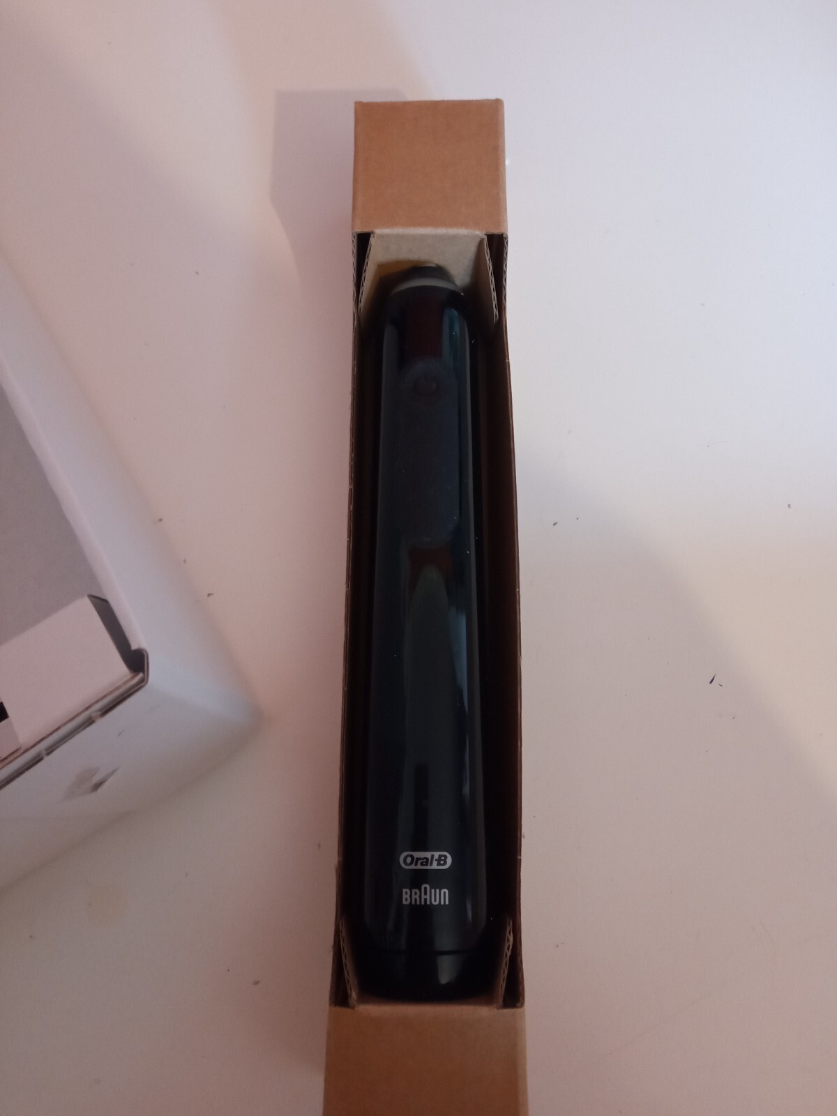 Oral B Pro 3 3500 Electric Toothbrush Black with travel case Gift