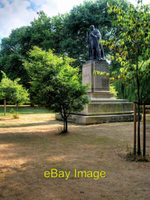 Foto 12x8 Whitworth Park, Edward VII Statue Moss Side The statue of King c2018