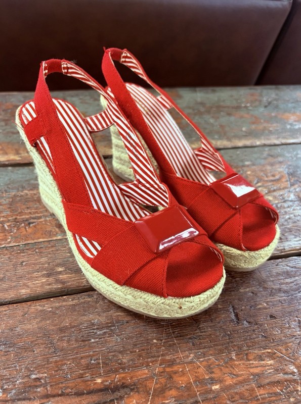 Vintage/ Y2K Size 6 1/2 Women’s Red/ Striped  Wedge Heels Peep Toe Brand Gitano