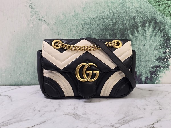 Gucci Marmont Flap Shoulder Bag (22cm) in Black & Cream Chevron Leather