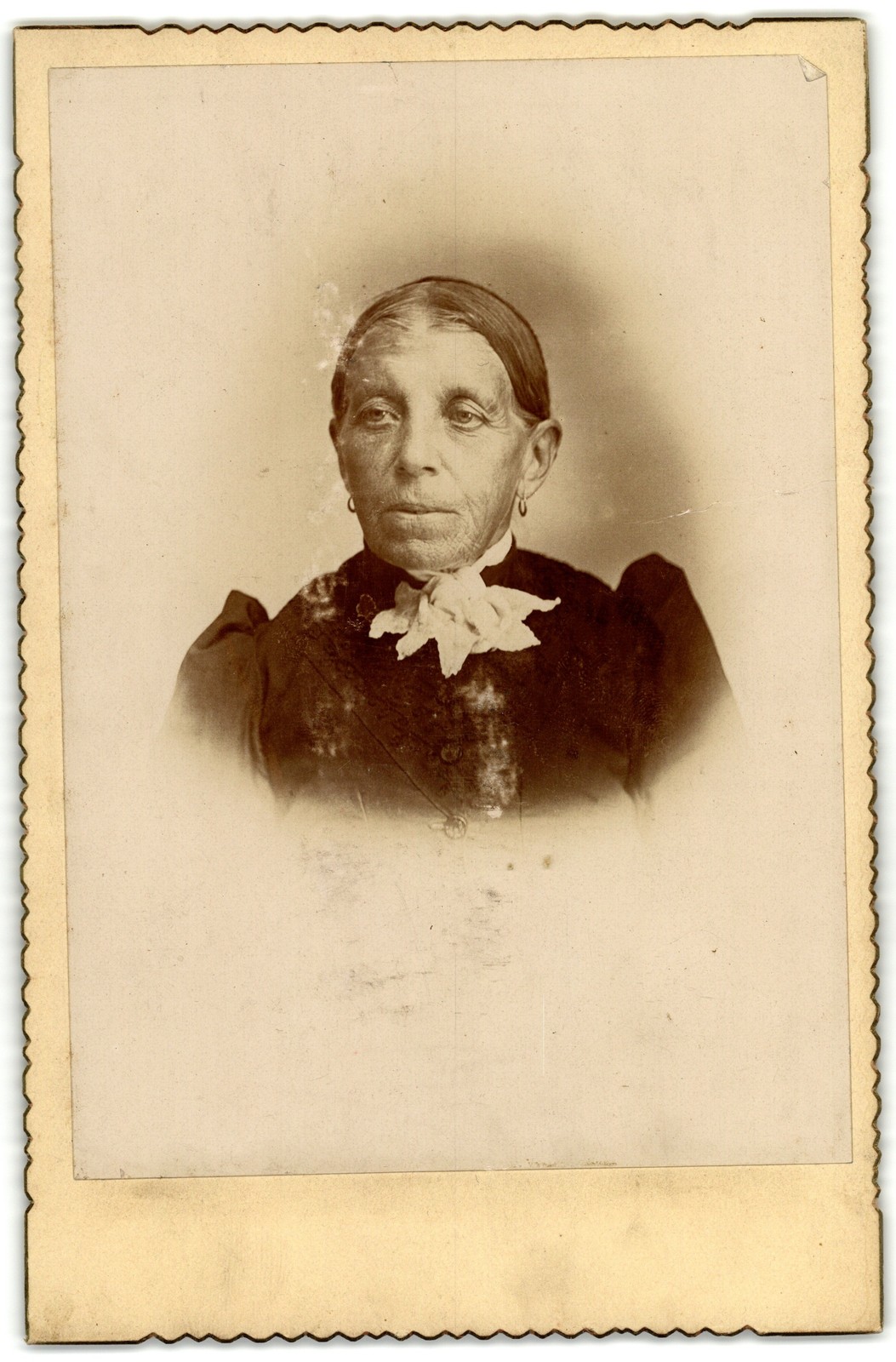 Cabinet Card Circa 1890s Old African American Lady In Fancy Dress With Bow