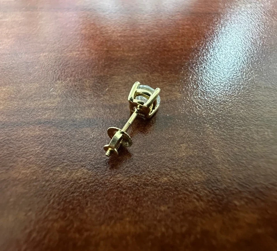 Pendiente de diamantes de 1,24 quilates, parte posterior atornillada, oro amarillo de 14 k / en venta Foto 2 de 4