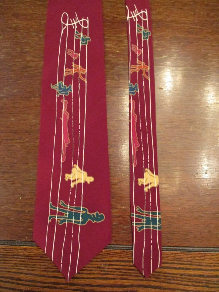 Gravata John Lennon arte 100% seda FREDA PEEPLE cor borgonha em excelente estado usado - Imagem 3 de 4