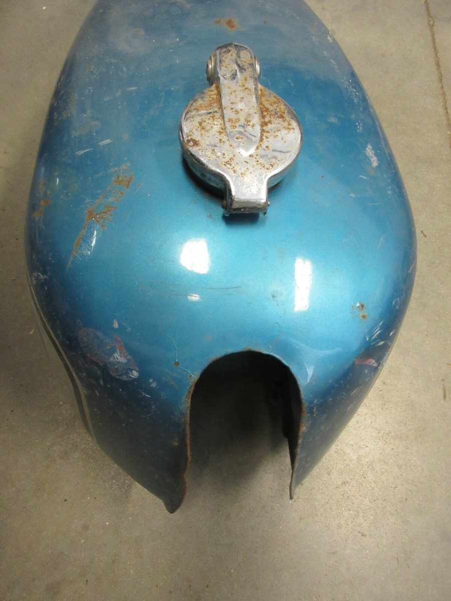SUZUKI GT250 タンク Suzuki GT 250 MY 1973 - 1977 - Petrol Tank Fuel Tank A182D