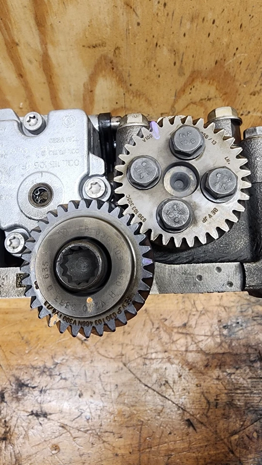 OEM VW Audi Balancer Shaft With Oil Pump And Cog 03L103537 03L115105 - Image 4 of 4