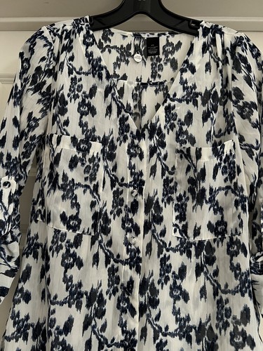 Buckle BKE Boutique Button Up Size XS Roll Tab Long Sleeve Lightweight Blouse - Picture 4 of 8