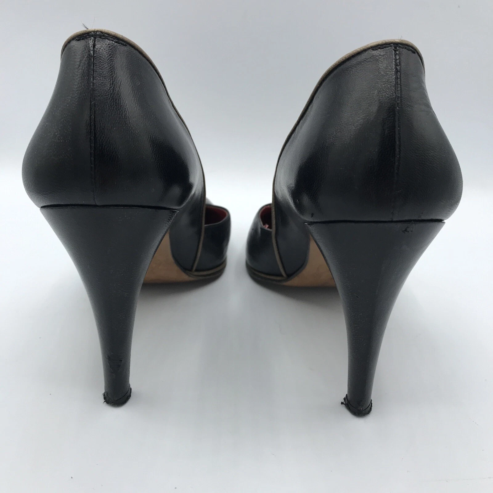 SAINT LAURENT (YSL) Decolte vintage Yves Saint Laurent nere in pelle con tacco a punta misura 8 5 M