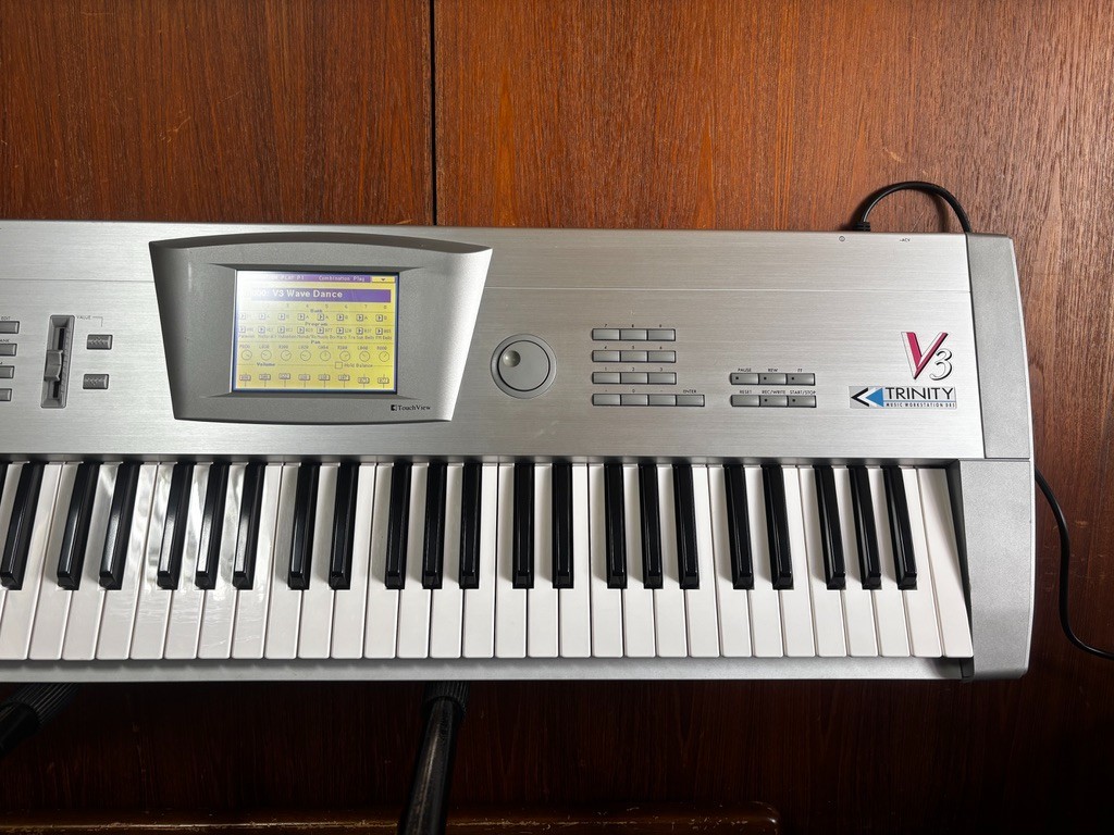 Korg TRINITY V3 MUSIC WORKSTATION 61 key Z1 MOSS w/ case | eBay
