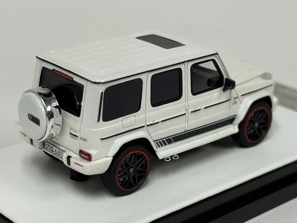 Motorhelix Mercedes Benz AMG G63 1/64 de 2019 en blanco. MIX1 Foto 3 de 4