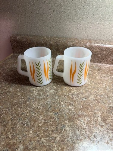 Set Of 2 Vintage MCM Federal Milk Glass Mugs 4” Orange & Green Wheat pattern