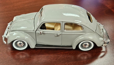 USED DAMAGED BROKEN CAR Maisto 1955 Volkswagen Kafer Beetle Diecast Metal VW