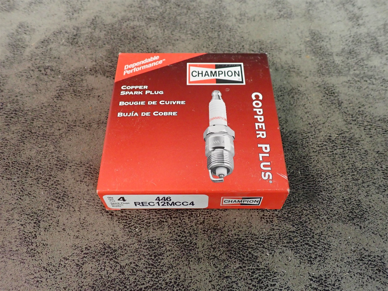 Set of 4 NEW Champion 446 REC12MCC4 Copper Plus Spark Plugs BN93