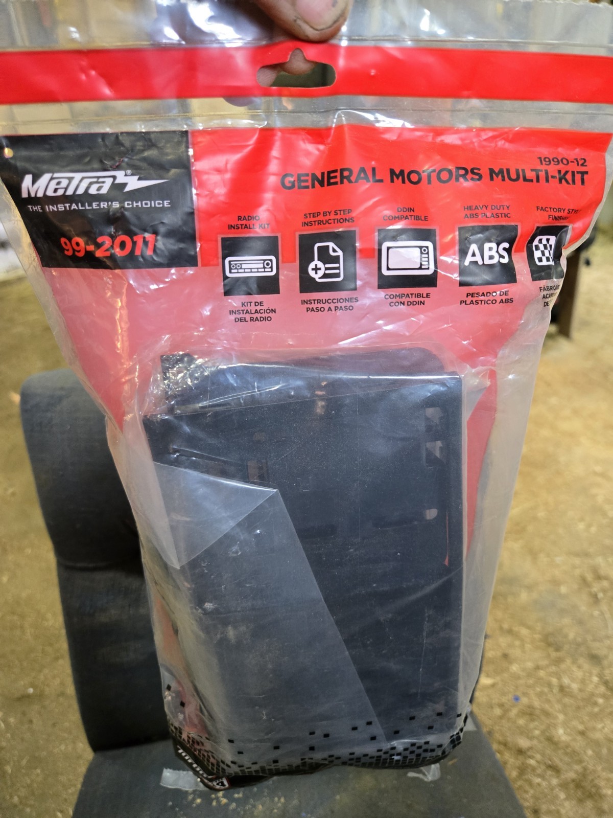 Metra 99-2011 Double DIN Dash Installation Kit for Select GM Vehicles