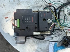 Honeywell R7910B1040 Sola Hydronic Control Circuit Board Module Partial Harness