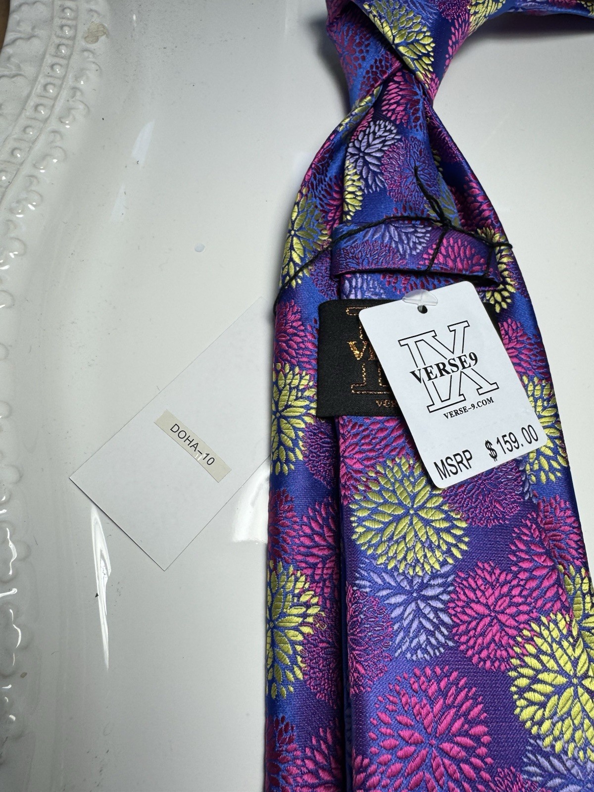 NWT VERSE 9 MULTI COLOR GEOMETRIC STYLE PRINT SILK DESIGNS NECK TIE & HANKY