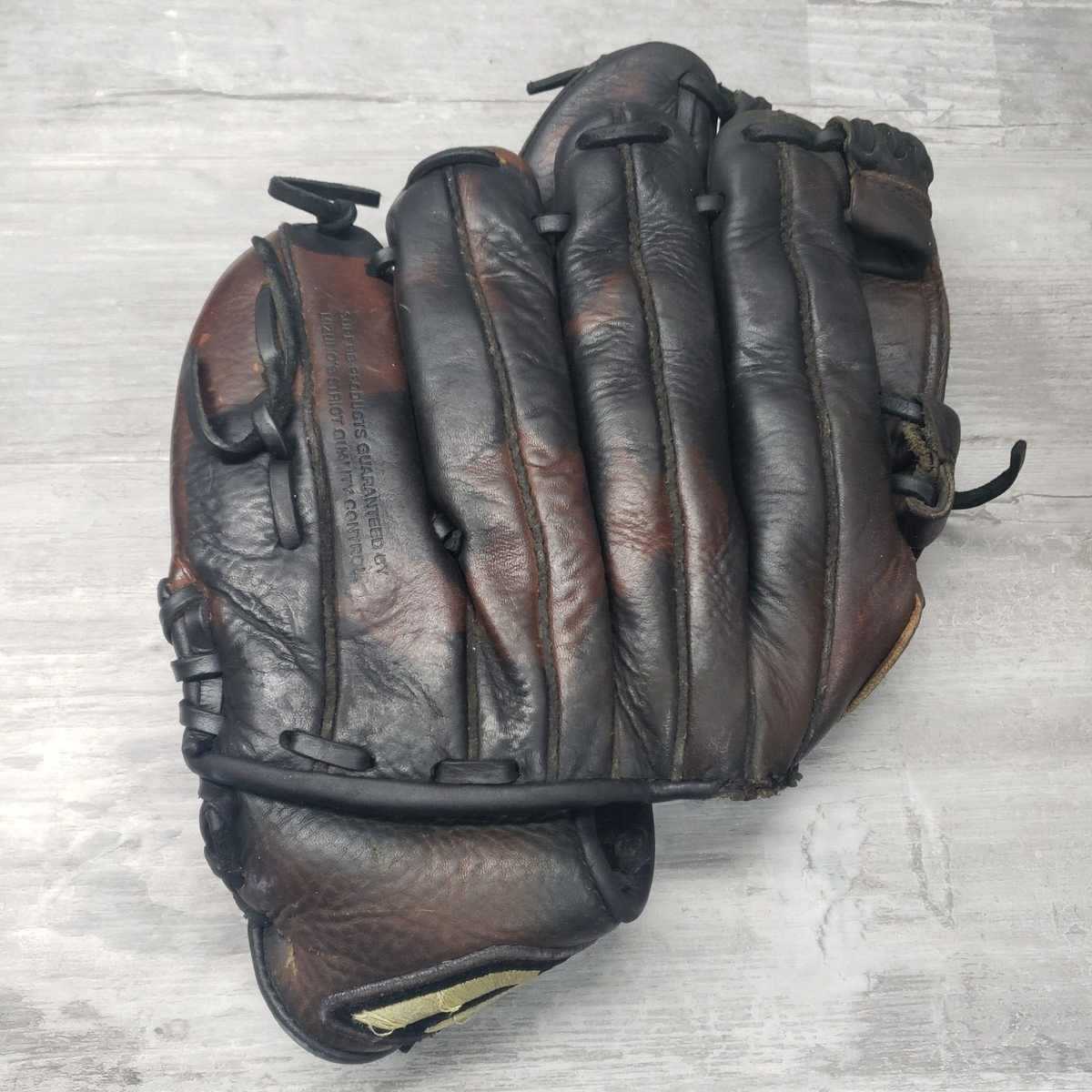 MIZUNO 11.75” MVT 1175 Professional Vintage Baseball Glove Right