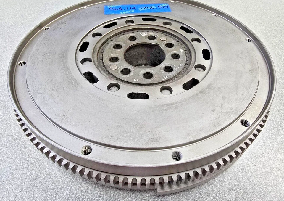 VERY NICE USED ORIGINAL PORSCHE 911 965 993 TURBO DUAL MASS FLYWHEEL Foto 2 de 4