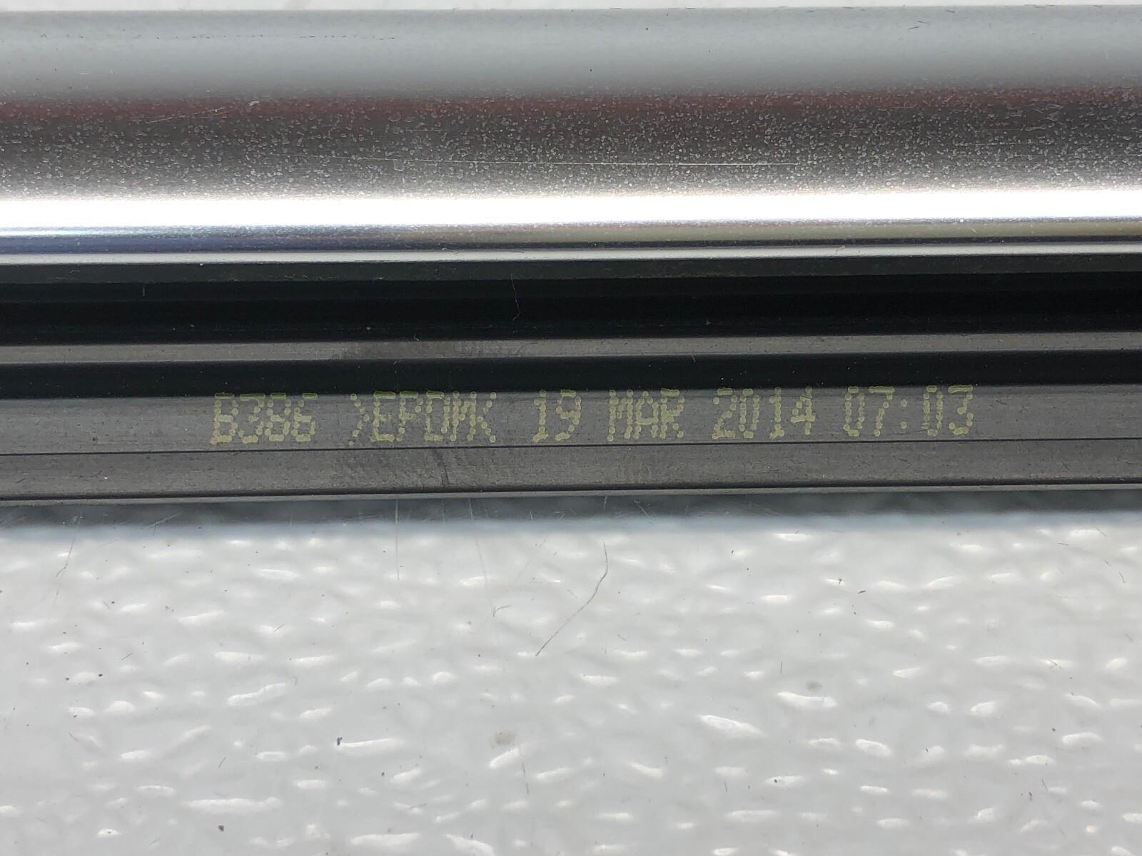 2014-2020 MASERATI QUATTROPORTE RIGHT PASS FRONT DOOR WINDOW BELT MOLDING OEM.