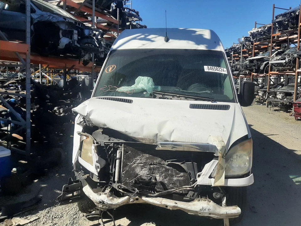 Furgoneta Daimler/Mercedes/Dodge Sprinter 2500 2007 tanque de combustible 3,0 L diésel 68013485AA Foto 2 de 4