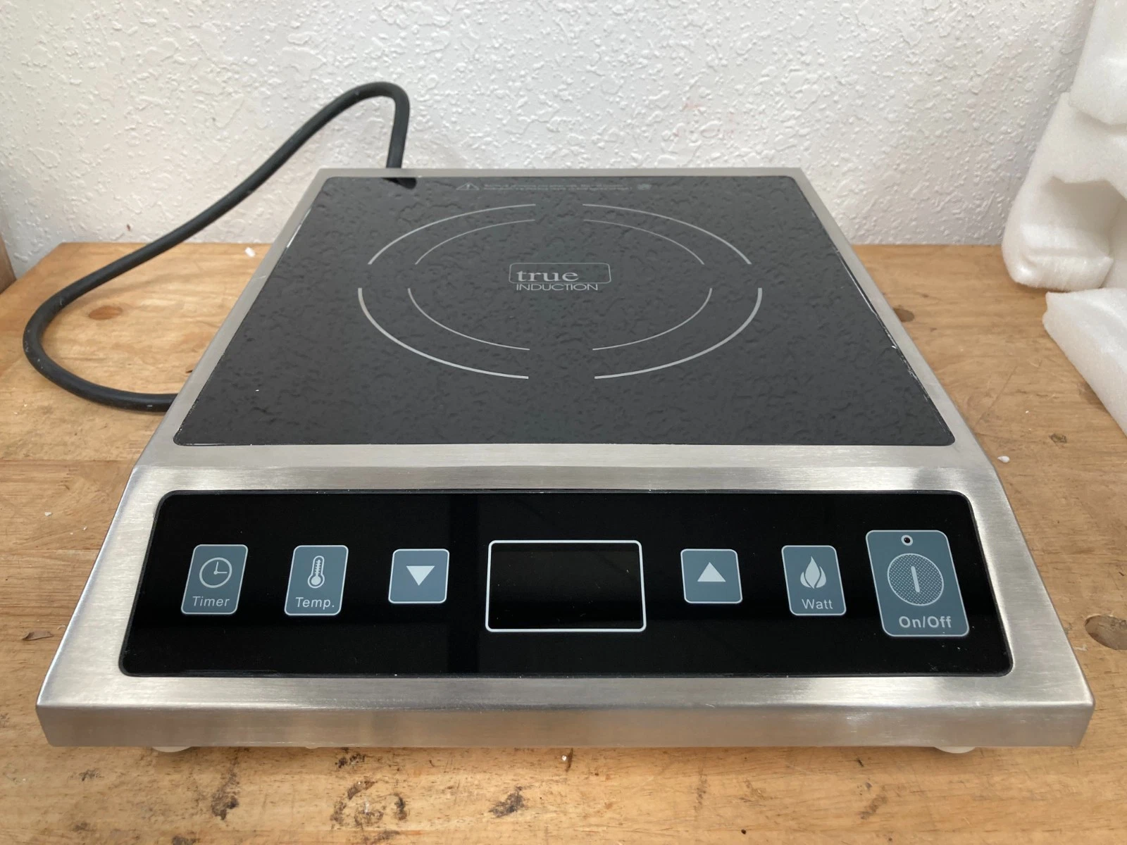 TI-1SSC Commercial 12 in Single Burner Induction Glass-Ceramic Cooktop 1750W
Opens in a new window o